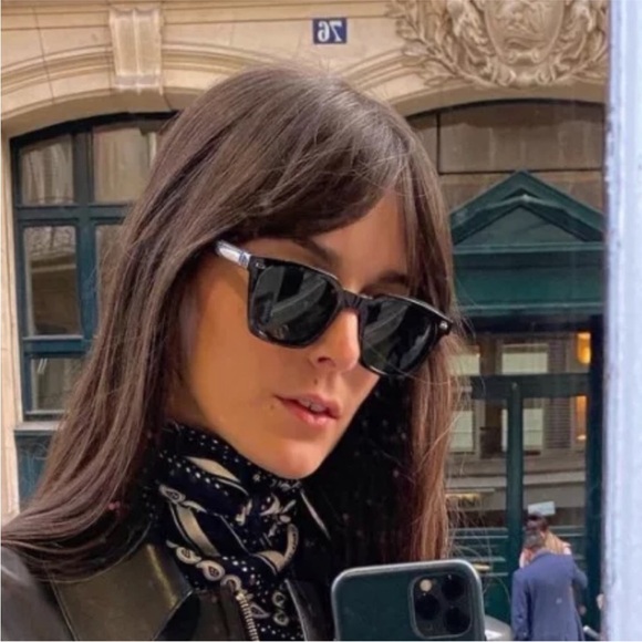 Oscar De La Renta. Street Accessory. 100% Silk. Made In Japan. 25" X 25 - Picture 14 of 16